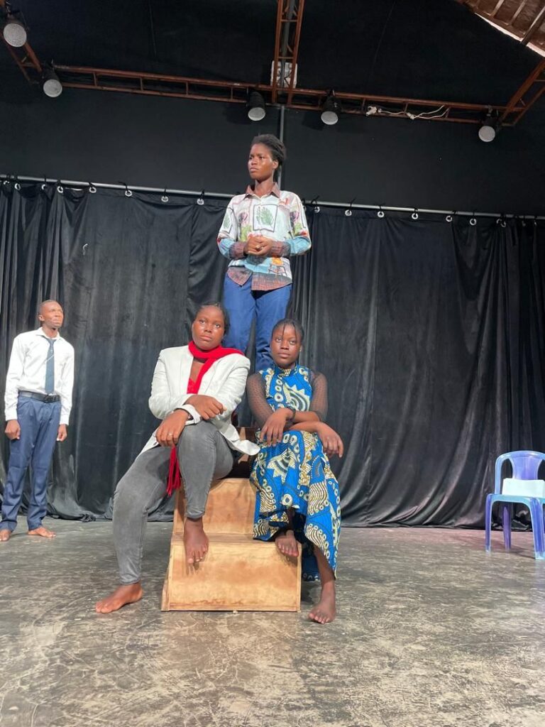 Représentation théâtrale à Ouidah